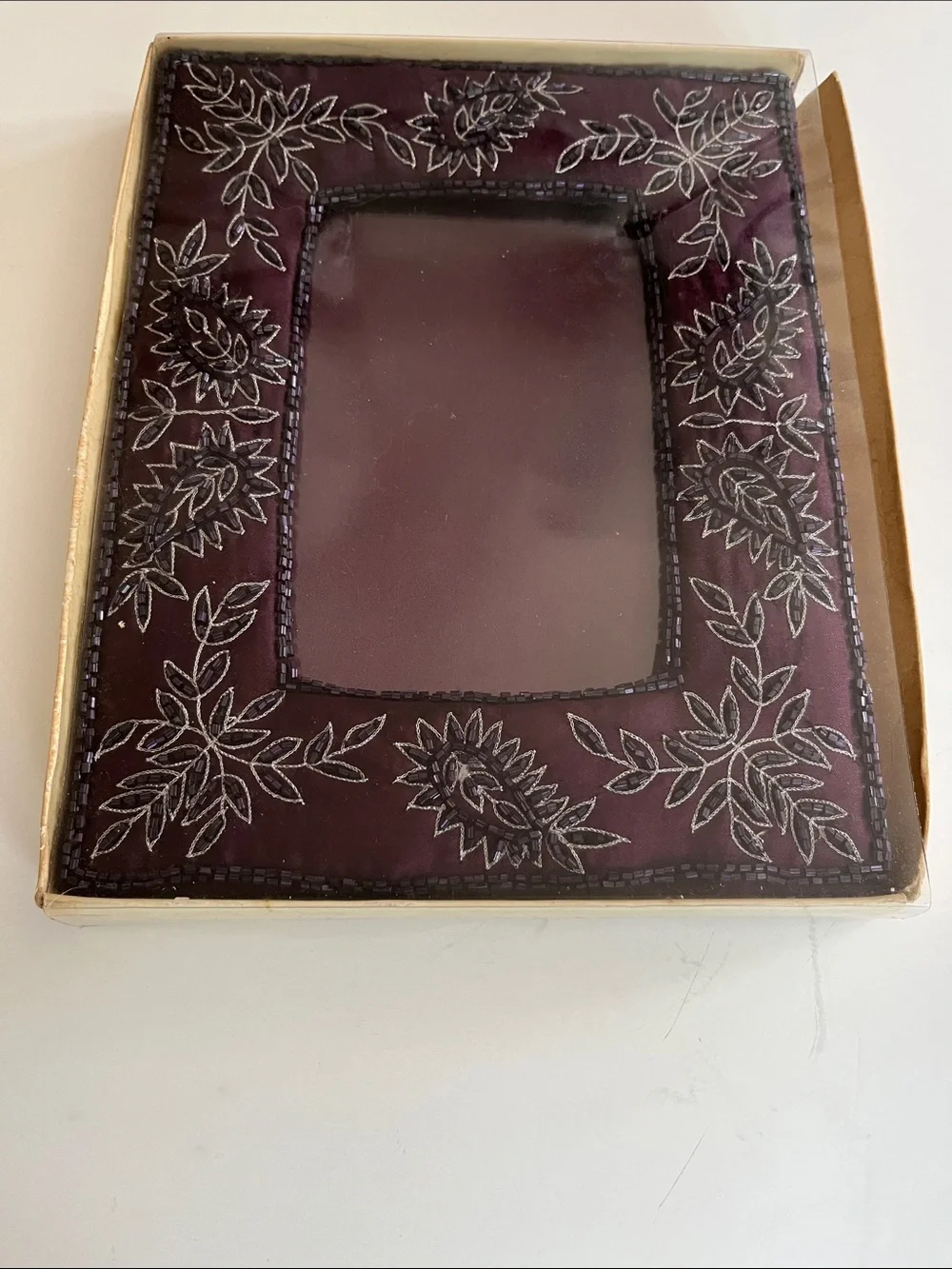 Pier 1 NIB purple cadre paisley brode tufted embroidered bead picture frame 4x6